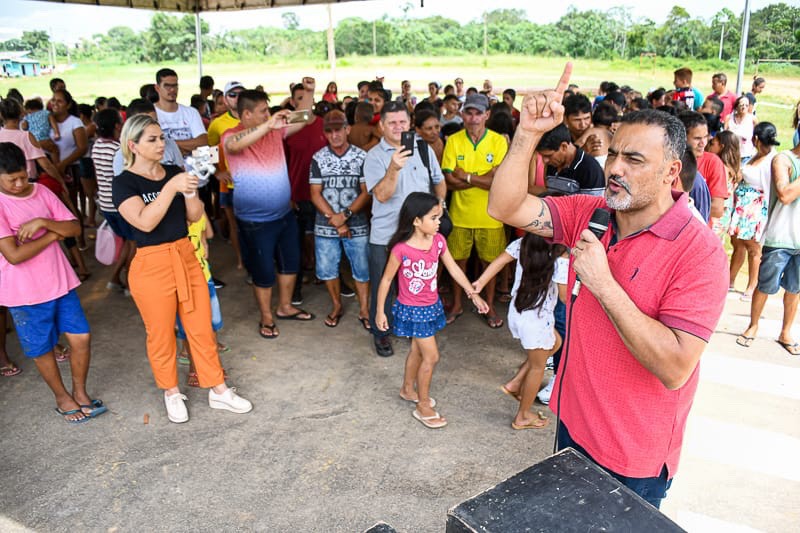 Ildelei Cordeiro inaugura recapeamento total do bairro da Várzea Batelão