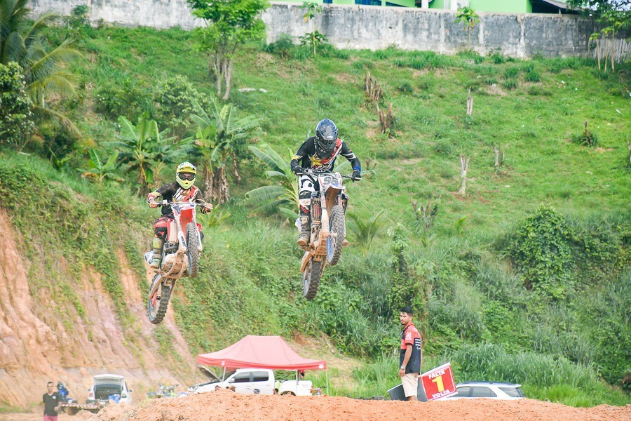 Corrida de Motocross é sucesso no último dia da Expoacre Juruá - Noticias  do Acre